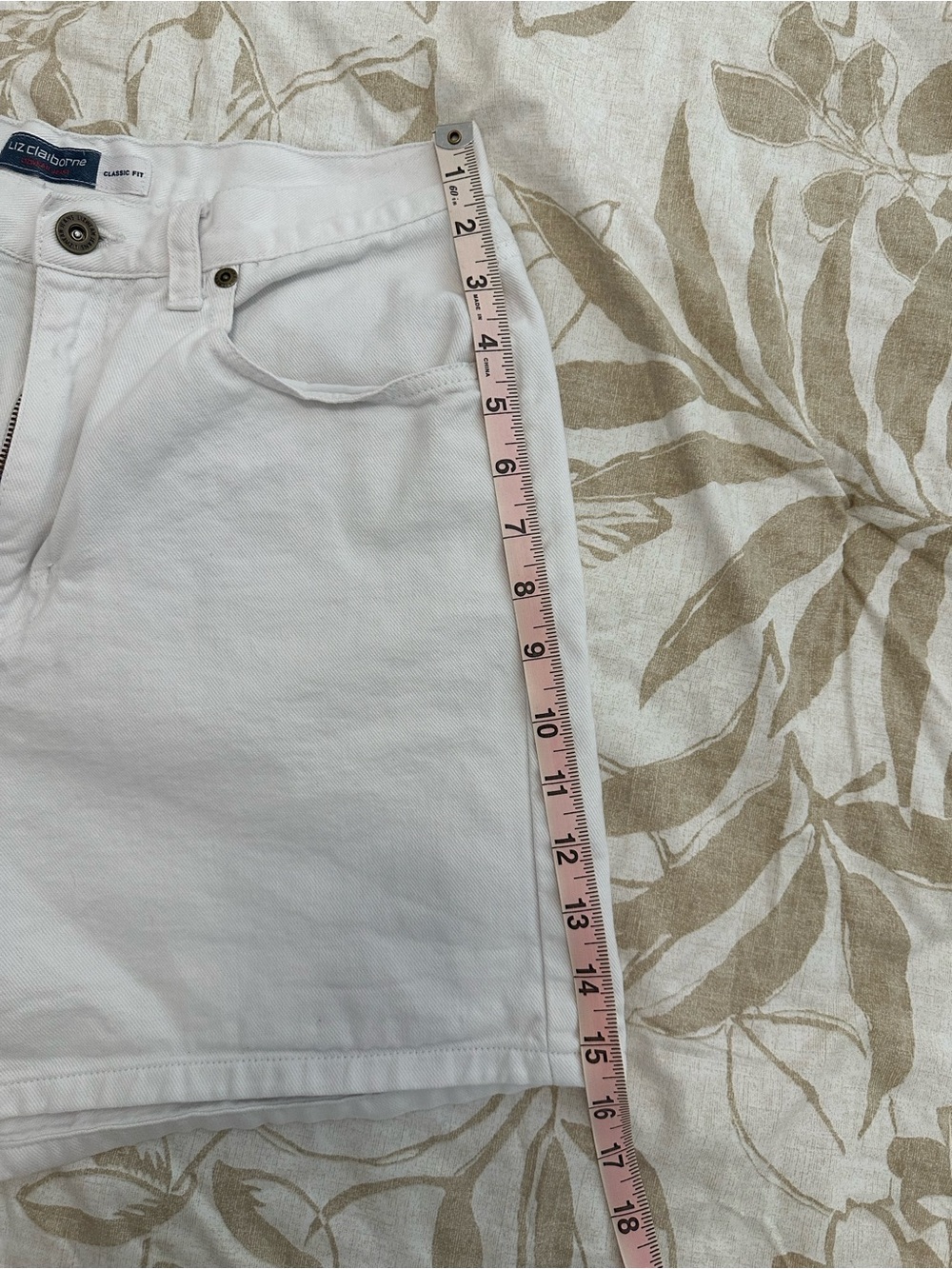 Liz Claiborne White Denim Shorts - Classic Summer Staple - Picture 6 of 11